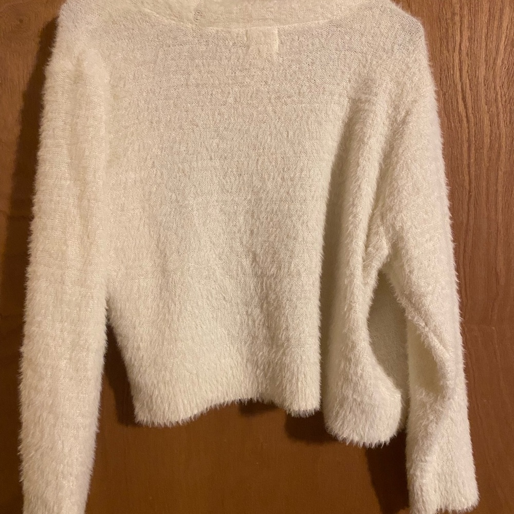 Elegant Cream Women's Cardigan - Picture 3 of 3